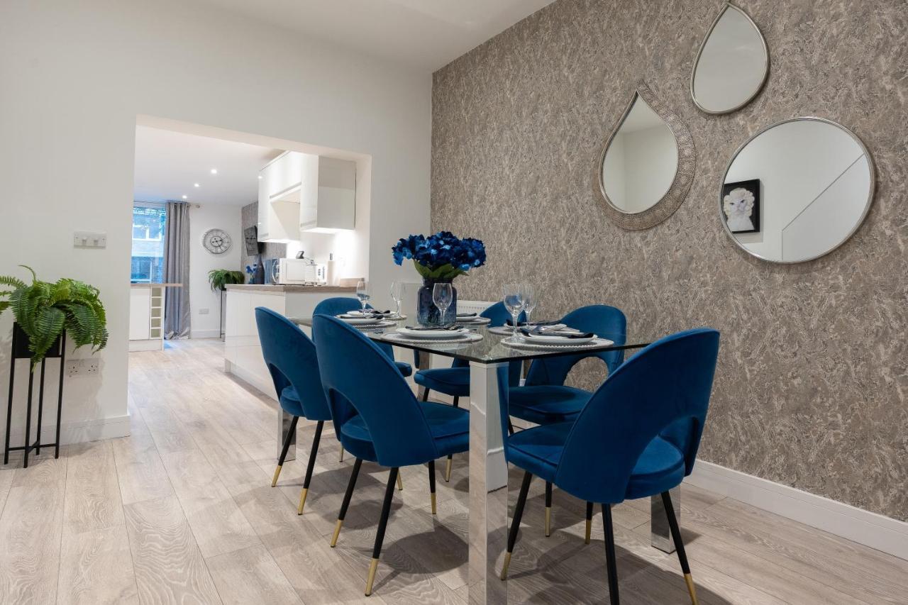 Luxury Living Away From Home Redhill  Exterior photo